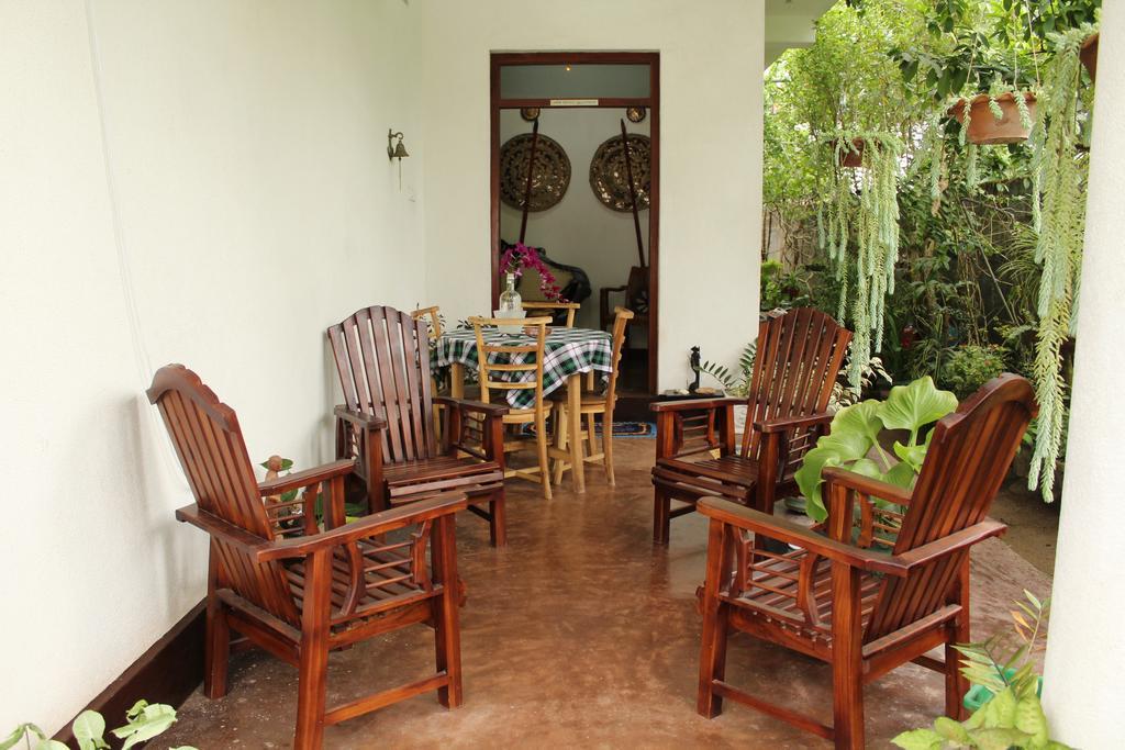 Weerakoon Garden Guest Hotel Хикадува Екстериор снимка